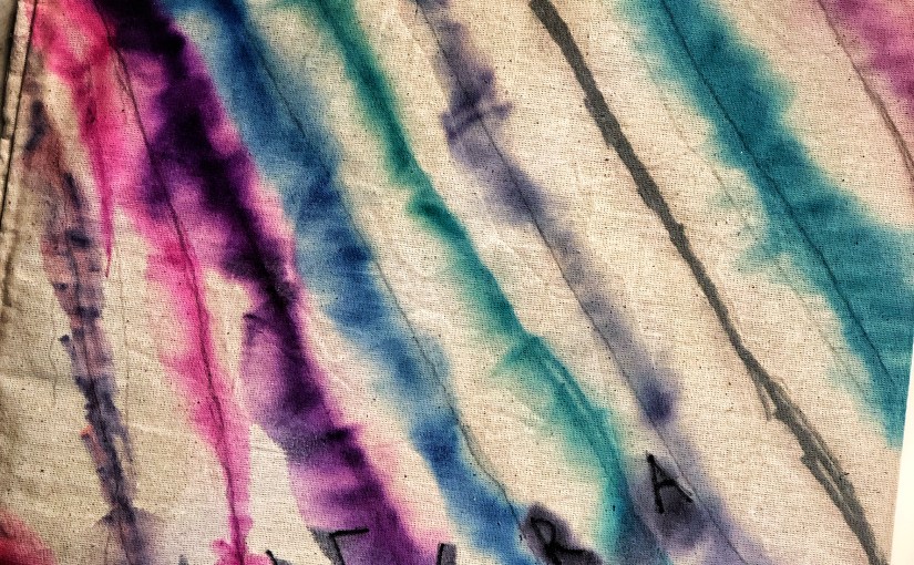 haftanın eğlencesi… “temiz” tie-dye&nbsp;çantalar